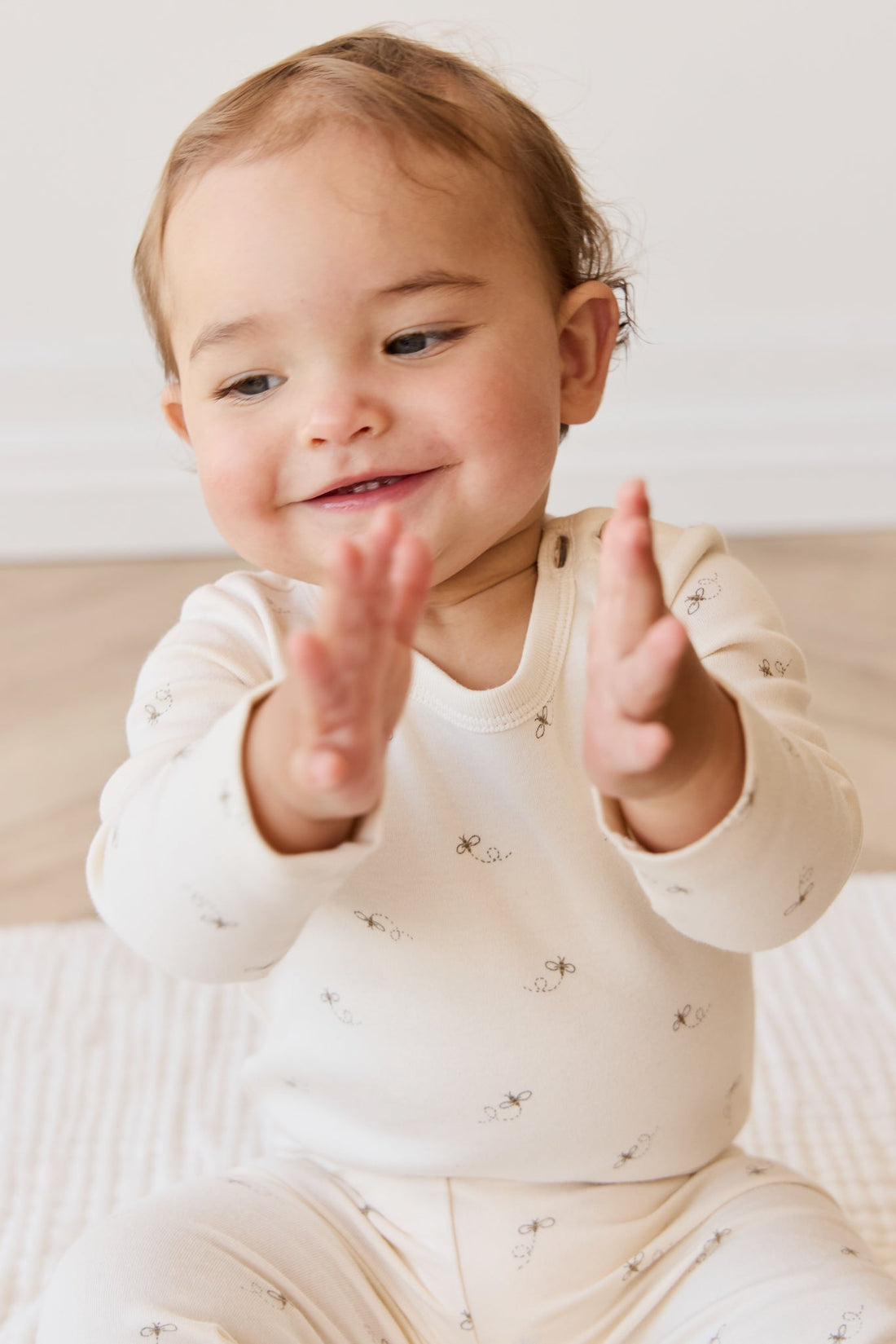 Organic Cotton Fernley Bodysuit - Bumblebees Childrens Bodysuit from Jamie Kay USA